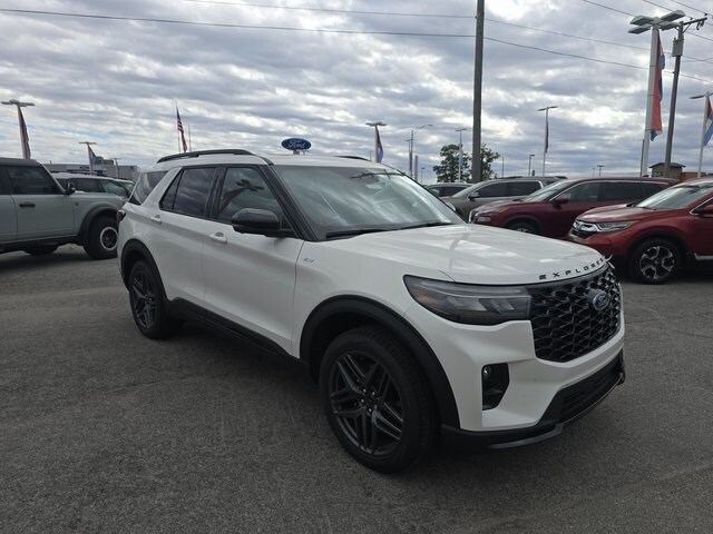 2025 Ford Explorer ST-Line photo 2