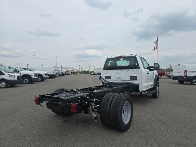2025 Ford F-600 photo 3
