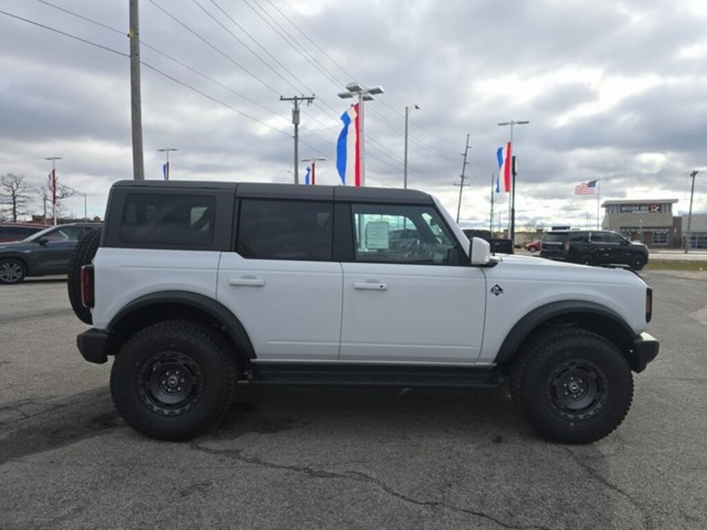 New 2025 Ford Bronco Outer Banks SUV