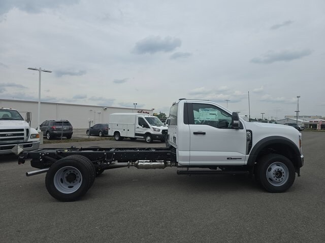 2025 Ford F-600 photo 2