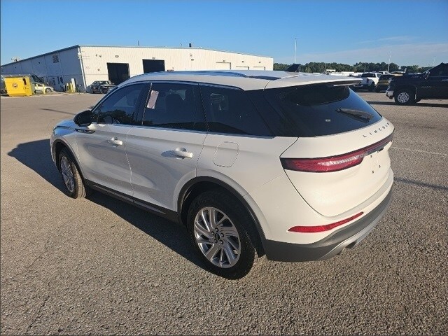 2022 Lincoln Corsair Standard photo 2