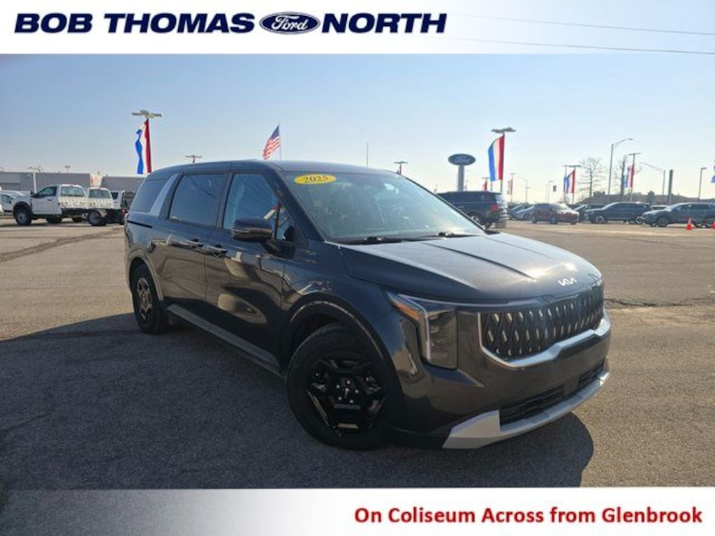 Used 2025 Kia Carnival LXS Minivan/Van