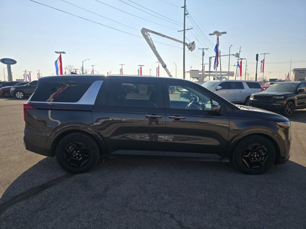 Used 2025 Kia Carnival LXS Minivan/Van