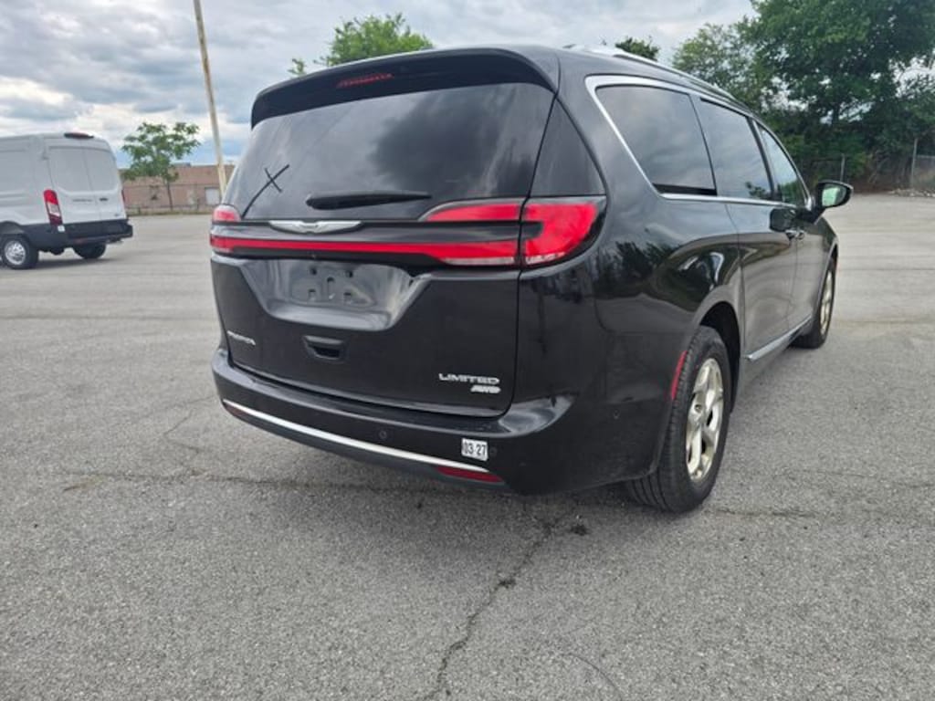 Used 2021 Chrysler Pacifica Limited Minivan/Van