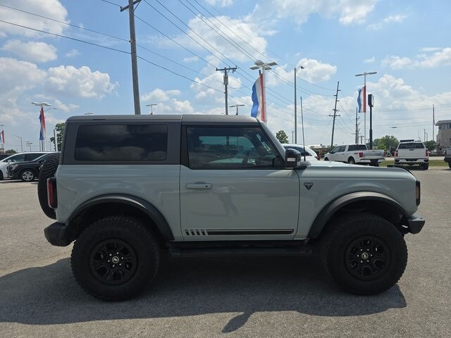 2021 Ford Bronco First Edition photo 2