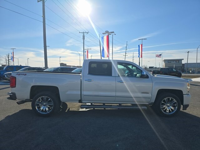 2017 Chevrolet Silverado 1500 High Country photo 3