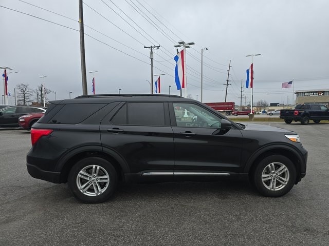 2023 Ford Explorer XLT photo 2