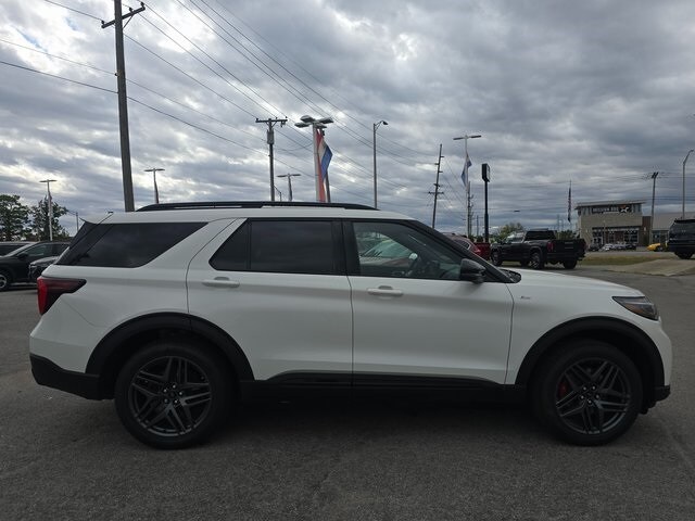 2025 Ford Explorer ST-Line photo 3