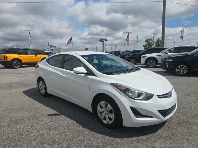 2016 Hyundai Elantra SE photo 2