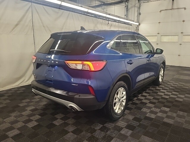 2022 Ford Escape Hybrid SE photo 2