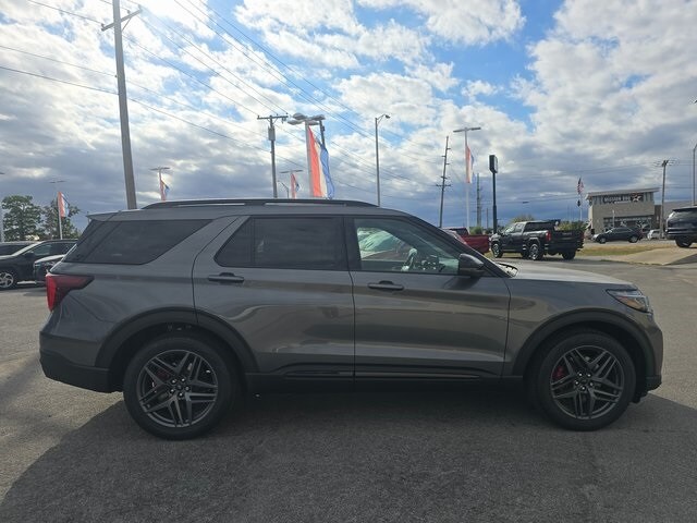 2025 Ford Explorer ST photo 2