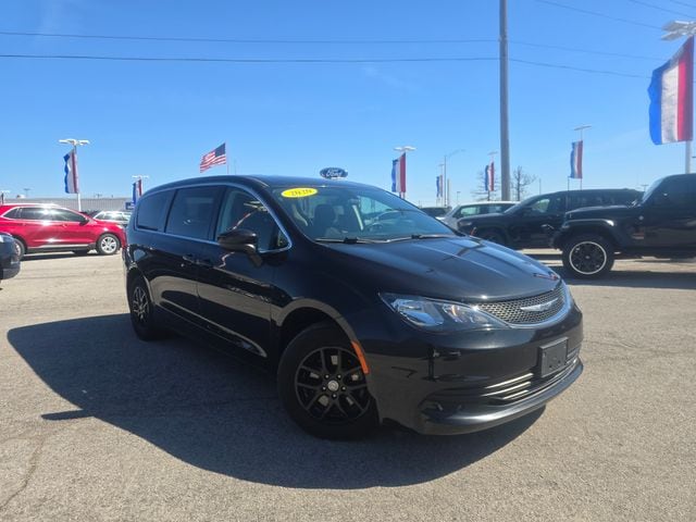 2020 Chrysler Voyager LX