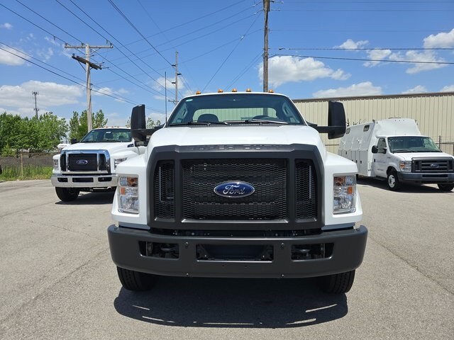 2025 Ford F-650 Base photo 2