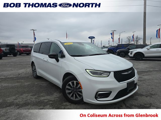 2024 Chrysler Pacifica Hybrid Select PHEV's photo
