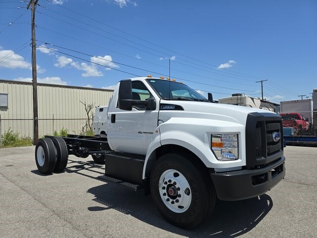 2025 Ford F-650 Base photo 3