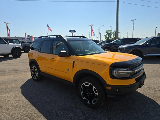 2022 Ford Bronco Sport Outer Banks photo 2