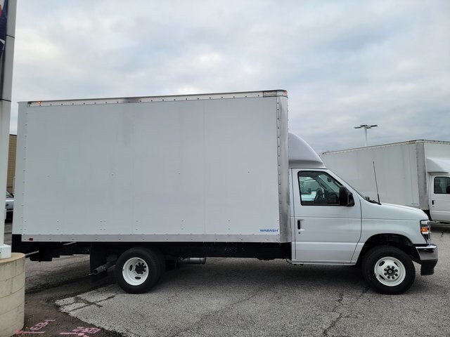 2024 Ford E-450 Cutaway Chassis Cab photo 2