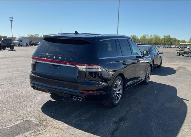2022 Lincoln Aviator Grand Touring photo 3
