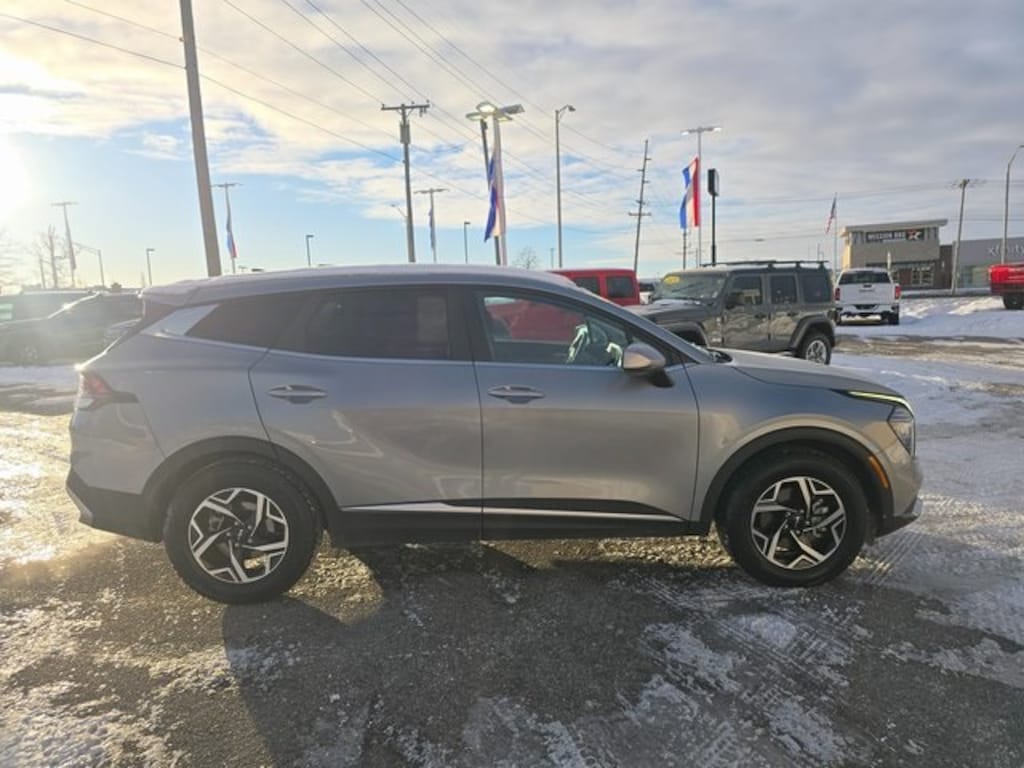 Used 2024 Kia Sportage LX SUV