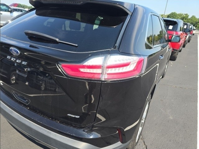 2022 Ford Edge Titanium photo 3