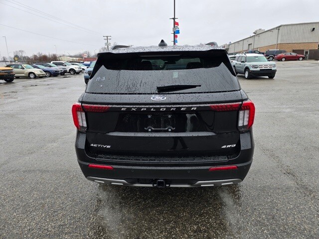2025 Ford Explorer photo 4