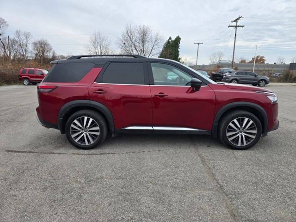 Used 2022 Nissan Pathfinder Platinum SUV