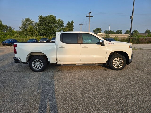 2019 Chevrolet Silverado 1500 LT photo 2