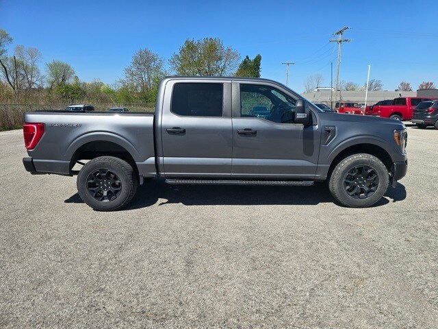 2023 Ford F-150 XL photo 2