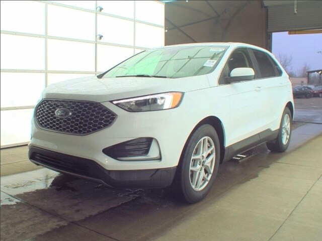 2024 Ford Edge SEL photo 2