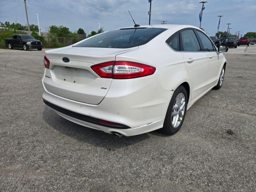 Used 2016 Ford Fusion SE Sedan
