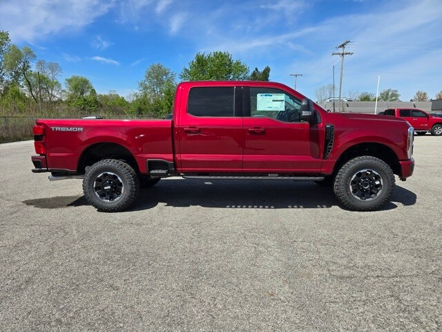 2025 Ford F-350 XLT photo 2