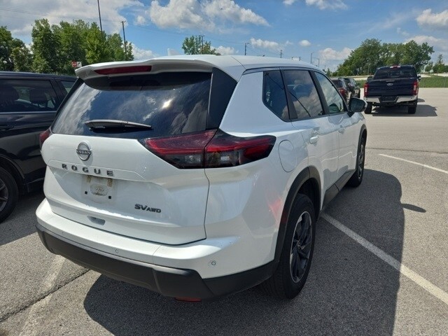 2024 Nissan Rogue SV photo 2