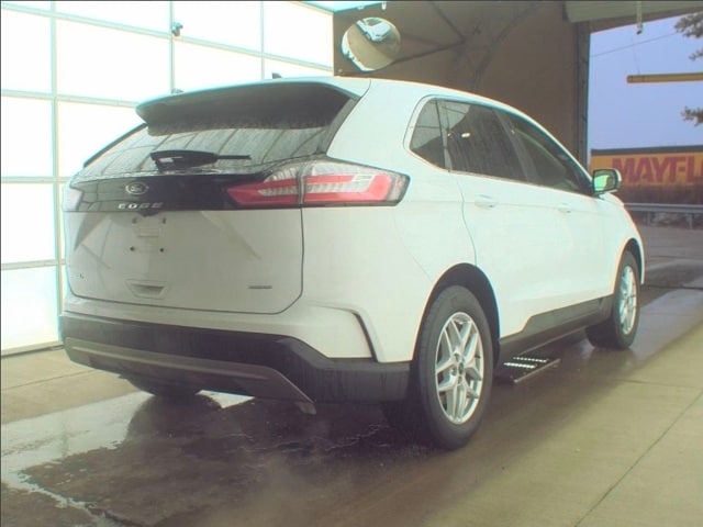 2024 Ford Edge SEL photo 3