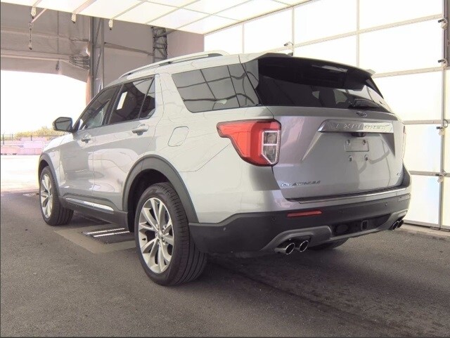 2022 Ford Explorer Platinum photo 2