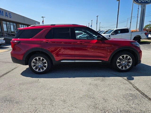 2025 Ford Explorer Platinum photo 2