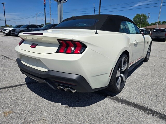2025 Ford Mustang GT Premium Convertible photo 3