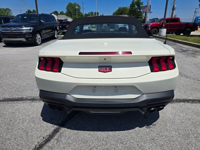 2025 Ford Mustang GT Premium Convertible photo 4