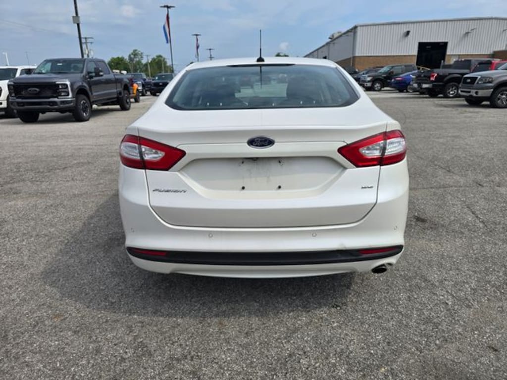 Used 2016 Ford Fusion SE Sedan