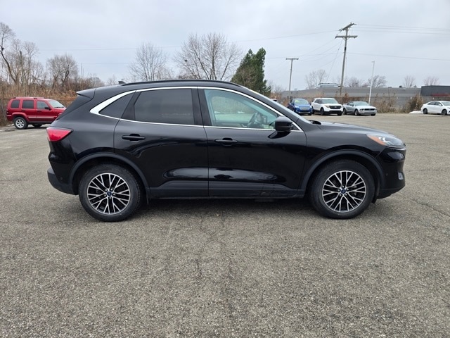 2022 Ford Escape Plug-In Hybrid Titanium photo 2
