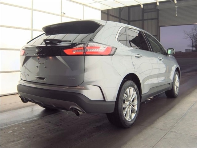 2024 Ford Edge Titanium photo 2
