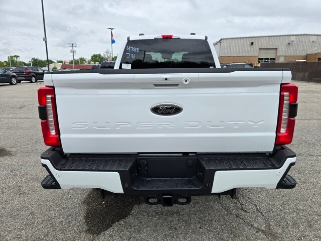 2025 Ford F-350 XLT photo 4