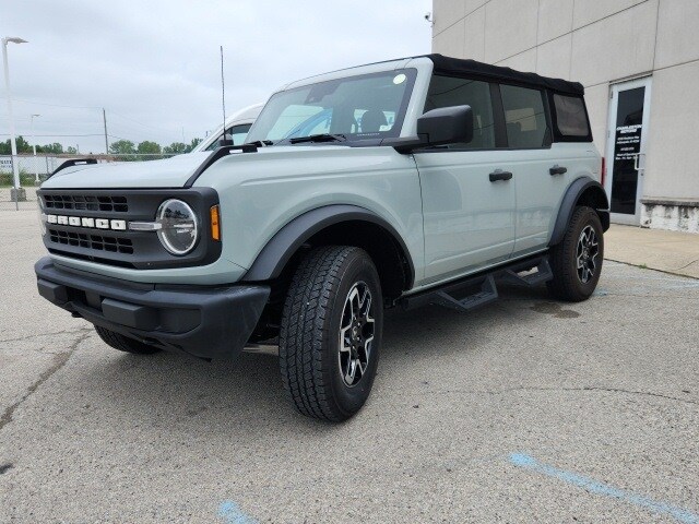 2022 Ford Bronco Base photo 2