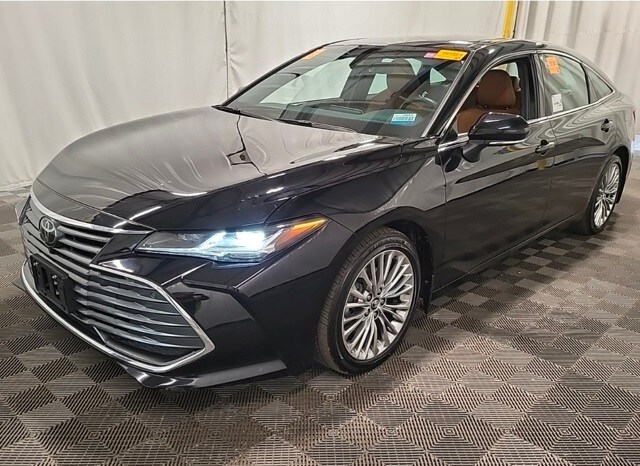 2020 Toyota Avalon Limited Hybrid photo 2