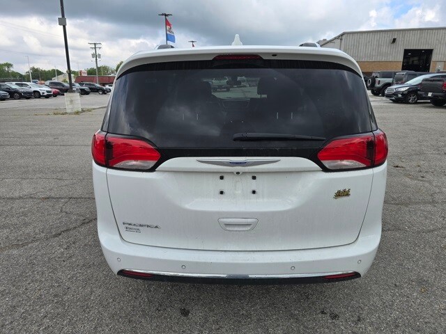 2018 Chrysler Pacifica Touring L photo 4