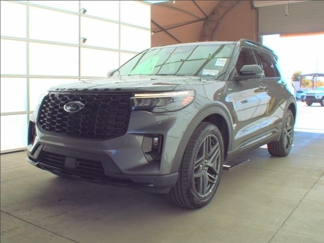 2025 Ford Explorer ST-Line photo 4