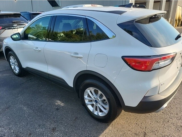 2022 Ford Escape SE photo 2