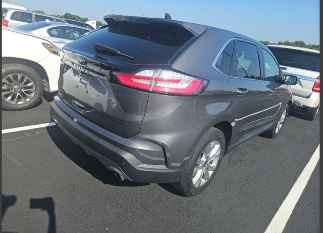 2022 Ford Edge Titanium photo 2