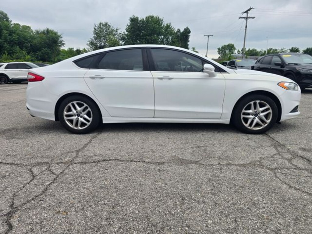 Used 2014 Ford Fusion SE Sedan