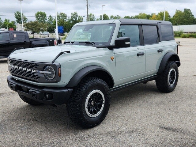 2023 Ford Bronco Badlands photo 2