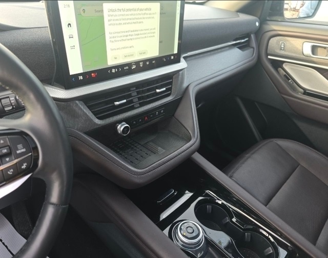 2025 Ford Explorer Platinum photo 4